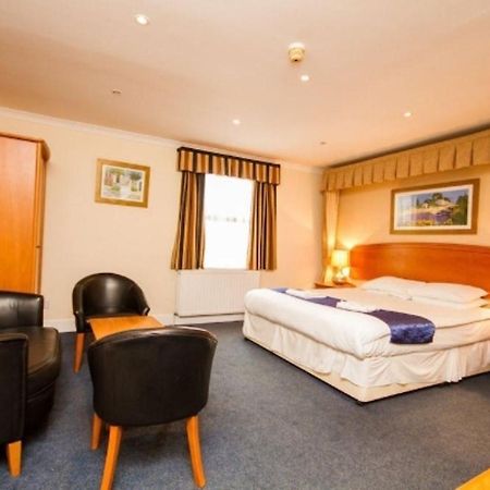 Chesters Hotel & Restaurant Salford  Esterno foto